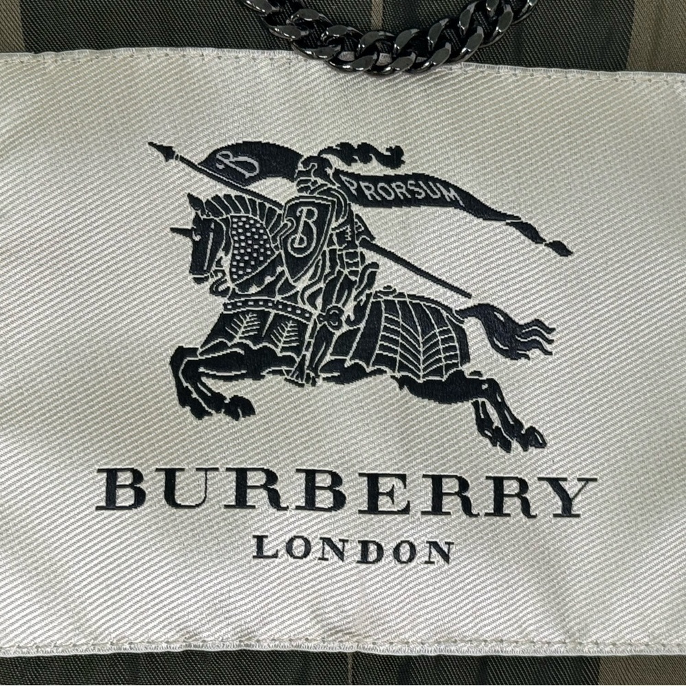Burberry Women's Wool Trench Coat - Timeless Elegance and British Heritage - Picture 6 of 9